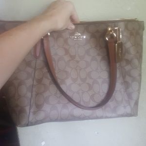 Tan coach handbag w/ shoulder strap